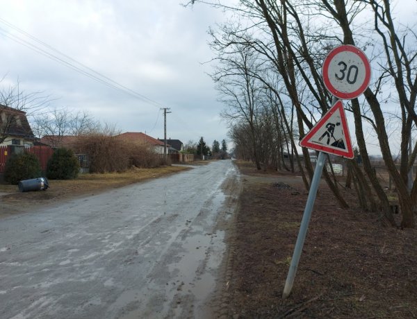 Gréderezik a Csongor utca egy szakaszát, a munkálatok a Kincs közben is folytatódnak