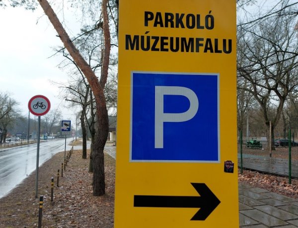 Egyirányú forgalom a múzeumfalu előtt a disznótoros rendezvény szombatján