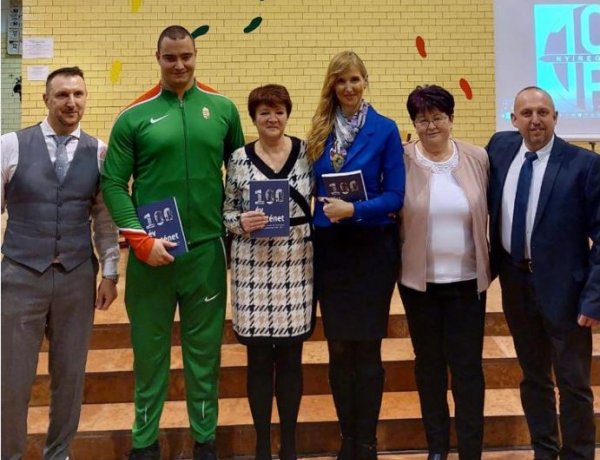 Vasvári 100: emlékkönyv  