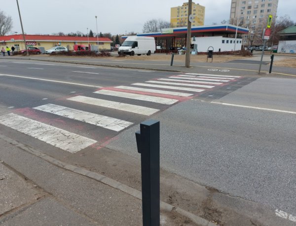 Okoszebrák karbantartási munkálatait végzi a NYÍRVV a város különböző helyszínein