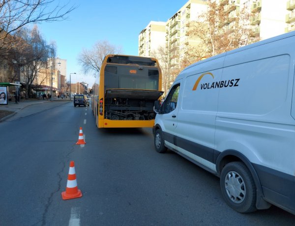 Egy műszaki hibás autóbusz több mint két órán át okozott fennakadást a Kossuth utcán kedden késő délután