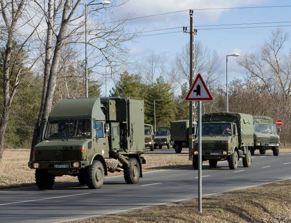 Folyamatosan érkeznek a honvédségi alakulatok Magyarország keleti országrészébe