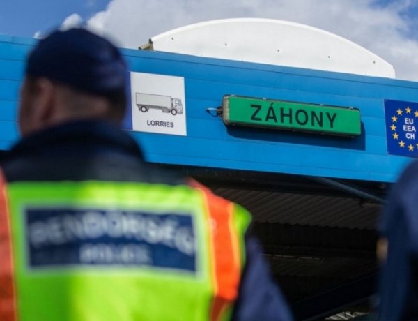 Folyamatosan érkeznek a kárpátaljaiak Záhonyba