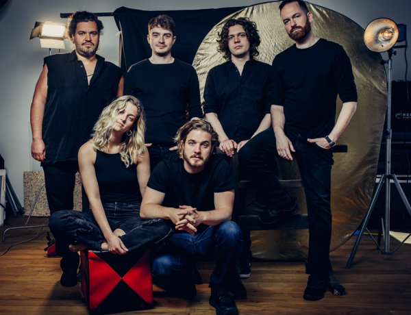 A Párbeszéd, sötétben – koncertszínház márciusban a Nagyszínpadon várja a közönséget