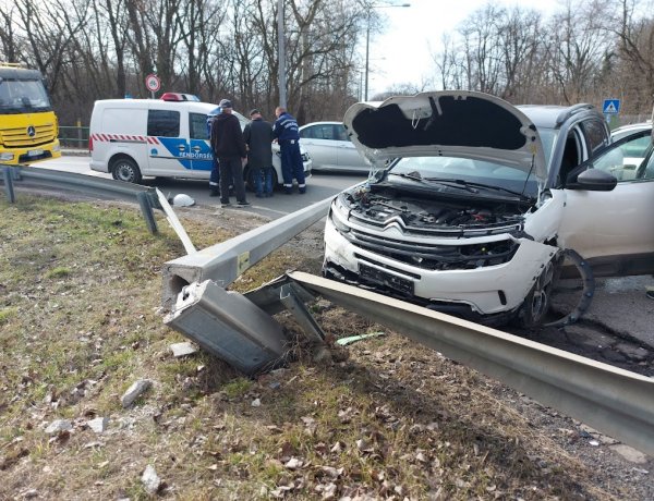 Szombaton a Kemecsei úton két autó ütközött