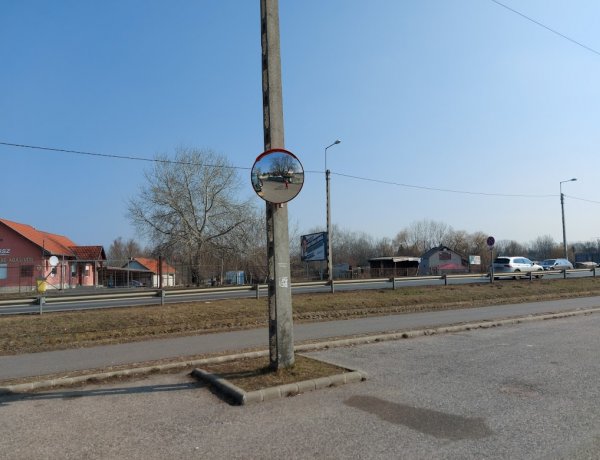 Parabolatükröt helyeztek el a Vásártér szervizútjánál