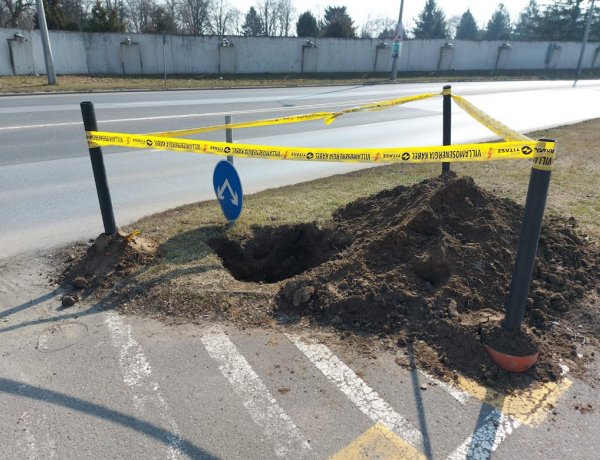 Erősáramú kábelek helyreállítását végzik a Garibaldi és a Krúdy Gyula utca között