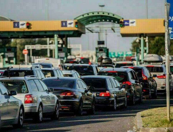 Torlódás alakult ki a csanádpalotai autópálya-határátkelőhely belépőoldalán