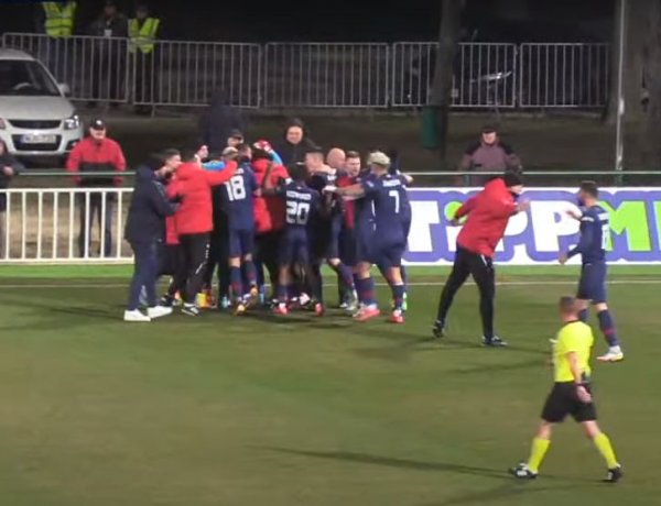 Bravúros pontszerzés tíz emberrel, idegenben