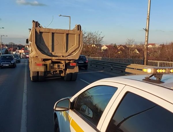 Ráfutásos baleset történt a Debreceni úti felüljárón