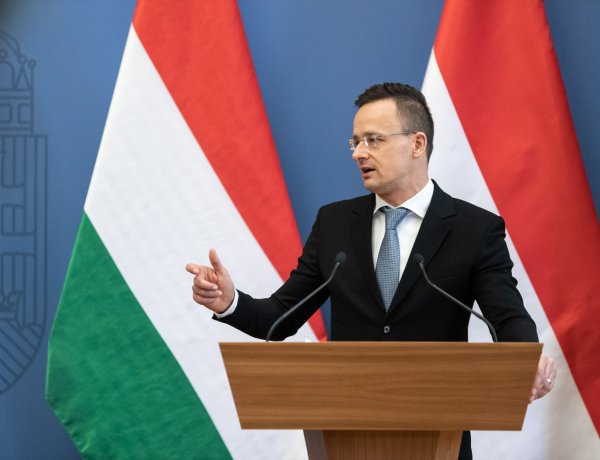 Szijjártó Péter: Támogatást kapnak az ukrajnai menekülteket foglalkoztatók