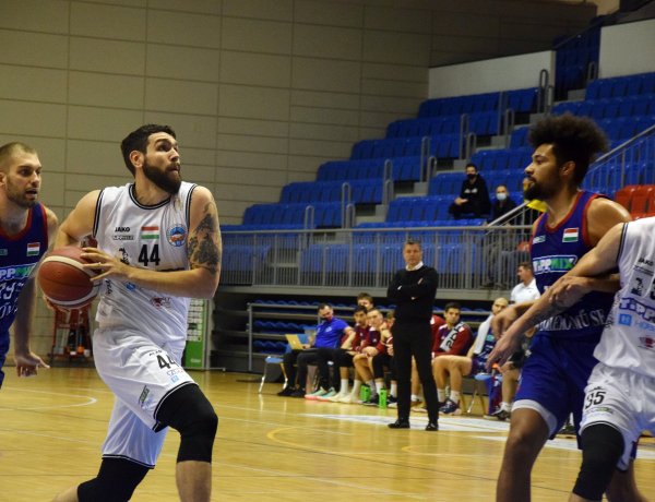 Vereséget szenvedtek a kosarasok Pakson