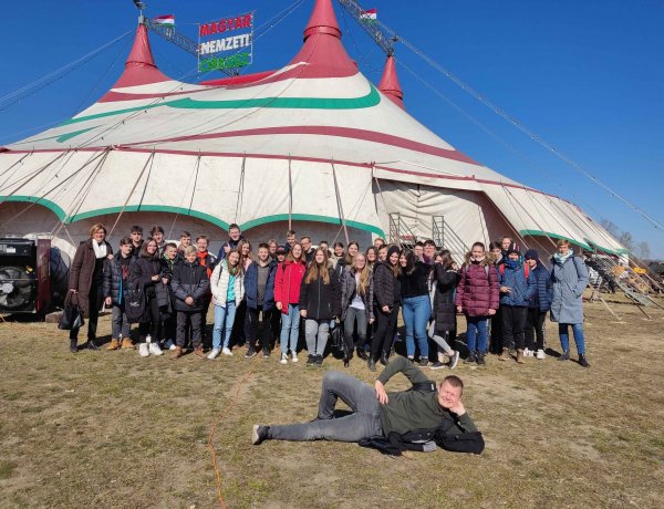 Tudomány a porondon tehetséggazdagító program a Mórában