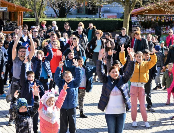 Flashmob – A Down világnapon Nyíregyházán is szerveztek flashmobot