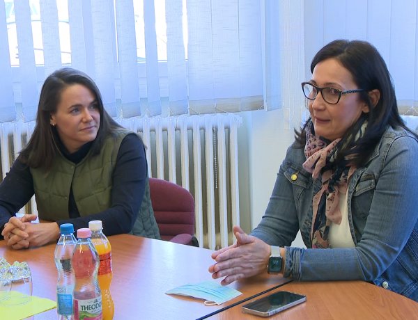 Nyíregyháza is segít a menekülteknek – Novák Katalin az egyetemre és a kórházba is ellátogatott