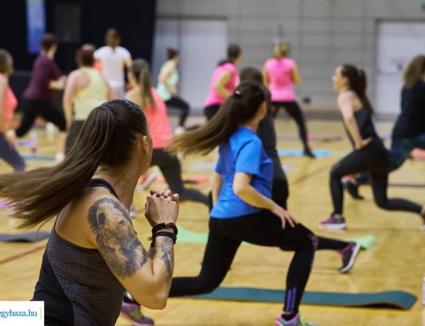 Rubint Réka tart ingyenes órát Nyíregyházán