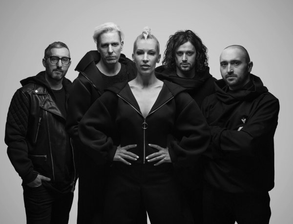 Szombaton ingyenes Anna and the Barbies koncert a Váci Mihály Kulturális Központban