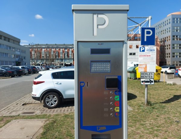 Díjköteles lesz a parkolás a március 26-ai, szombati munkanapon