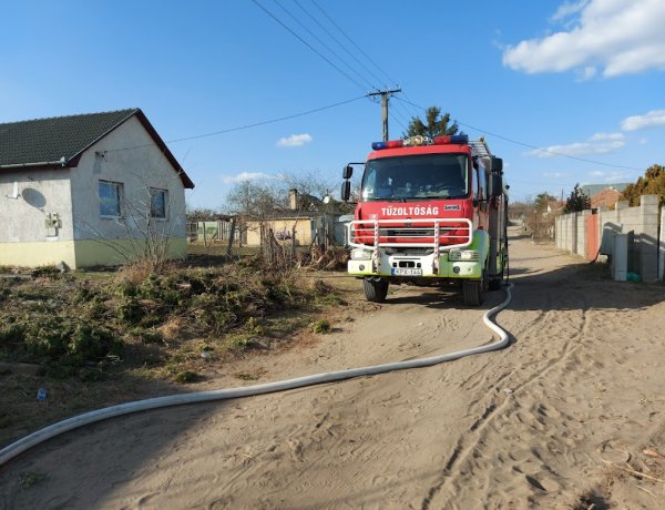 Pénteken délután a Tövis utcán tűzhöz riasztották a nyíregyházi katasztrófavédőket