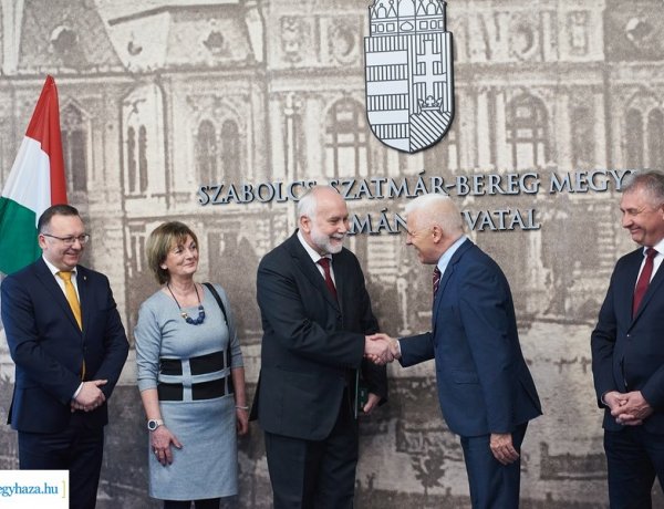 Magyar Arany Érdemkereszt kitüntetést vehetett át Tormássi Géza, a nyíregyházi közgyűlés tagja, a Városstratégiai Bizottság elnöke