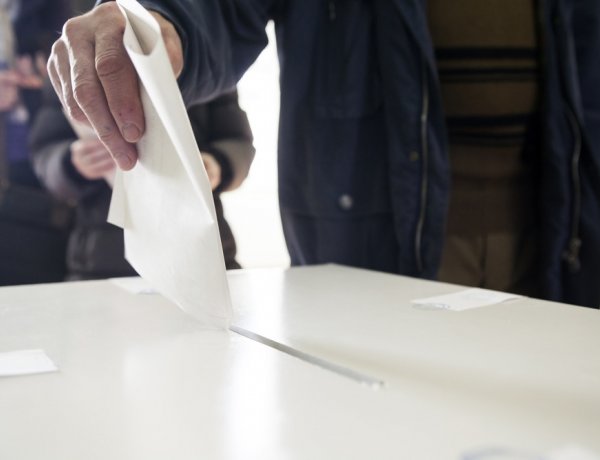 Szijjártó: Megkezdődött a szavazás a külképviseleteken