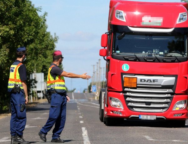 Háromnapos közúti akcióban ellenőrzik a teherautókat és buszokat