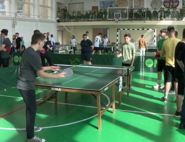 Asztalitenisz verseny kollégiumok között