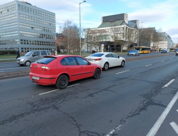 Szerda reggel a Vay Ádám körúton ütközött két autó