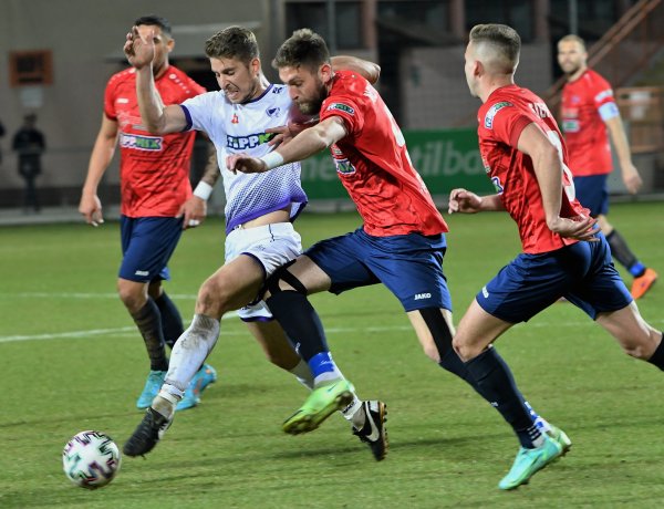 Izgalmas meccs végén döntetlen