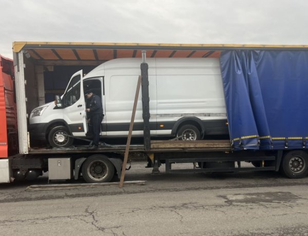 Körözött autót foglaltak le a rendőrök Csengersimán