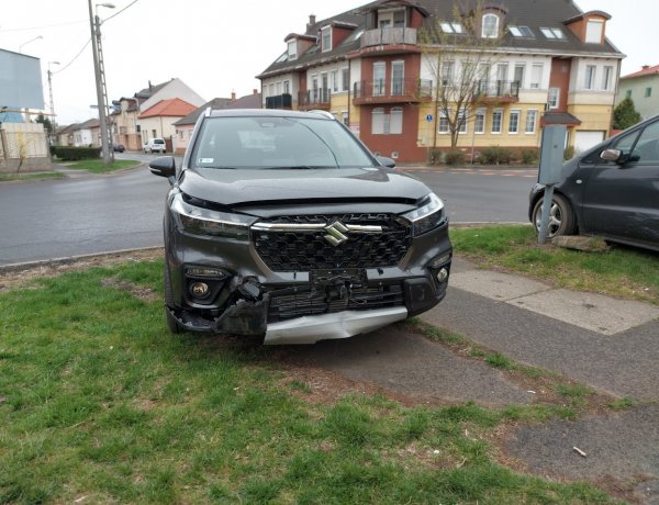 A Nagyvárad utcánál baleset történt, két személyautó ütközött