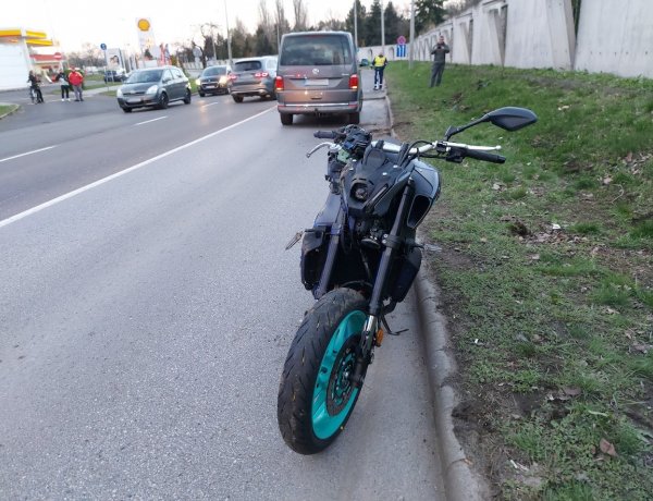 A Korányi Frigyes utcán történt súlyos motoros baleset vasárnap délután
