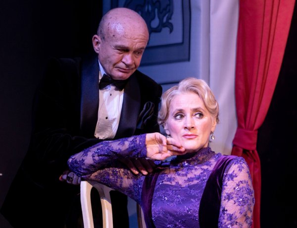 A titkolózásban felőrlődik az ember 