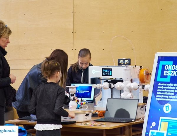 Robot Kupa – Kilenc csapat 27 tanulója mérte össze tudását a nyíregyházi versenyen