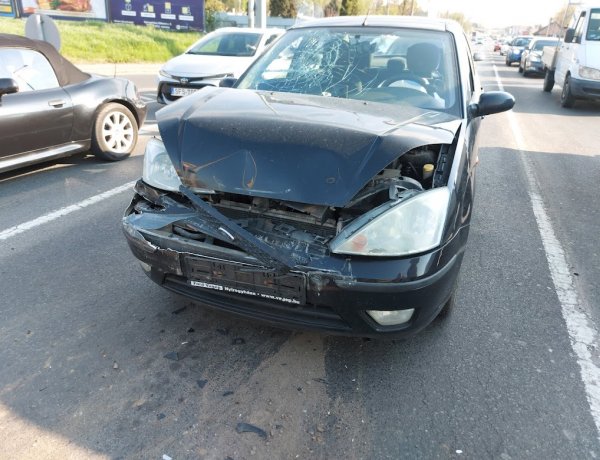 Ráfutásos baleset történt a Pazonyi úton, közvetlenül a VÉDA-kapu alatt