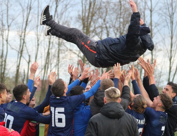 Bajnokcsapat - Megnyerte a Megyei-I. osztályt a Szpari II. 