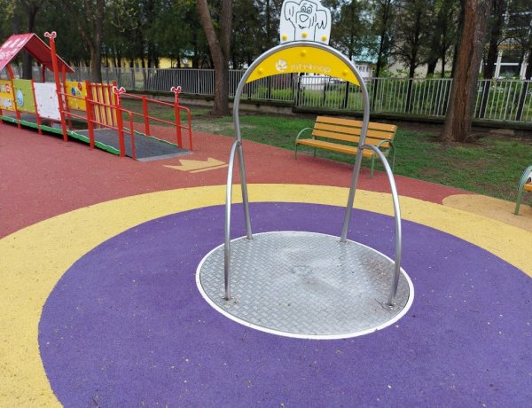 Megrongálták a befogadó játszóteret a Sarkantyú és a Kossuth utca között