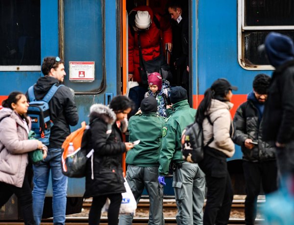 ORFK: Több mint tízezren érkeztek hétfőn Magyarországra