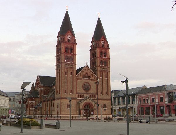 Kilátó a toronyban – 28 méter magasból láthatjuk a belvárost a római katolikus templomból