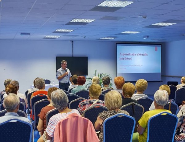 Folytatódik a szépkorúak akadémiája a kulturális központban!