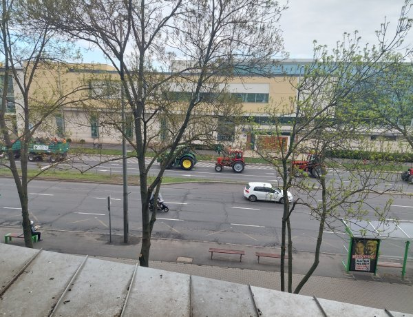 Traktoros felvonulással búcsúztak Nyíregyházától!