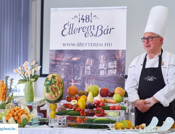 Cukrász artisztikai bemutató – Varga Károly olimpiai aranyérmes mesterszakács előadása