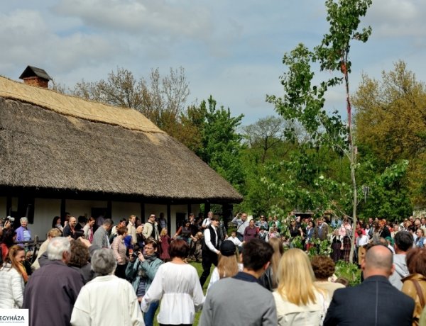 „Találja meg ki-ki párját, díszítsük fel a májfát!” - Falusi majális a Sóstói Múzeumfaluban