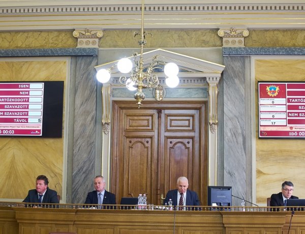 Közgyűlés – Több mint 30 napirendi pontról döntöttek a képviselők