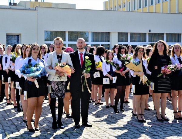 Ballagnak a végzősök Nyíregyházán is!