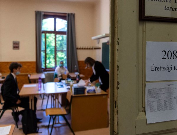 A matematika írásbelikkel folytatódnak kedden az érettségik