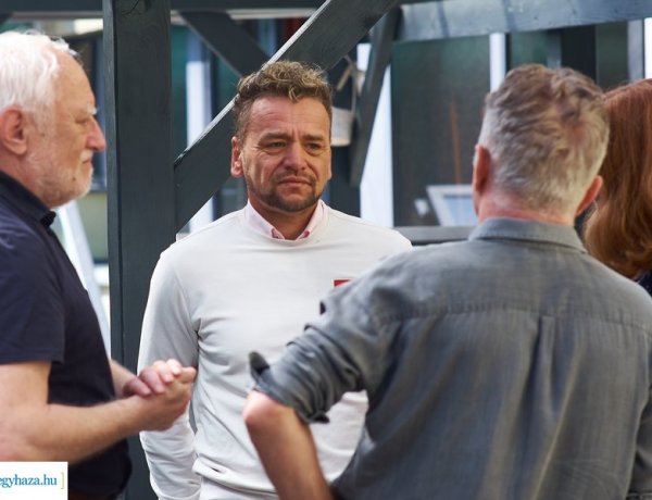 Spamalot, avagy a Gyalog galopp: Monty Python a szabadtérin