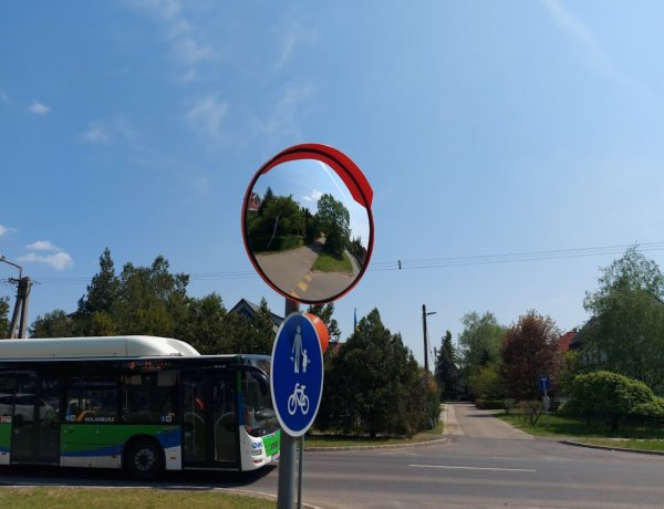 Forgalmi tükröt helyeztek el a Korányi utcánál, a Jósika Miklós utca kereszteződésében