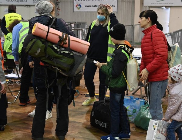 Kormányhivatal: 269 menekülőnek segítettek a humanitárius tranzitponton csütörtökön