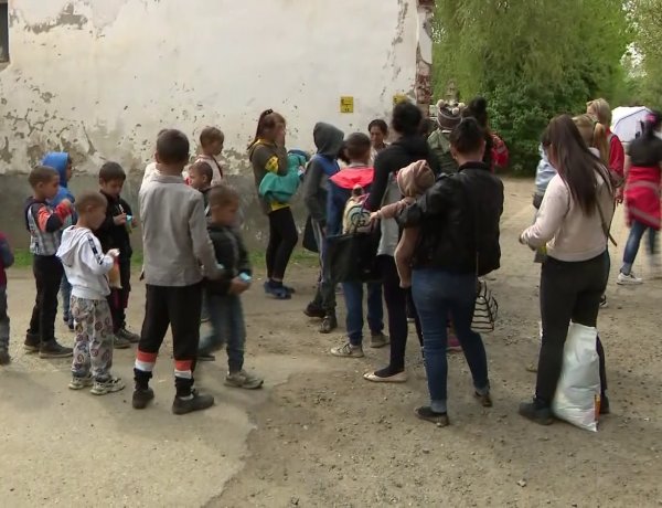 Háború - A segélyszervezetek legfőbb feladata a menekültek hosszabb távú elhelyezése lett.
